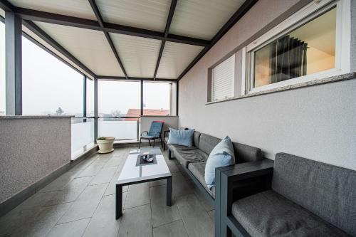 Flexible SelfCheckIns 203 - Zagreb - 2 Bedrooms - Loggia