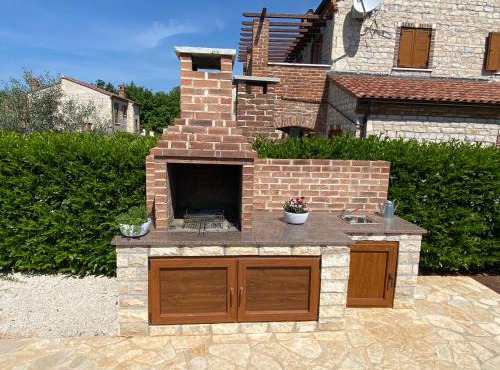 Villa Mani with private heated pool, free parking & pet friendly in Butkovići