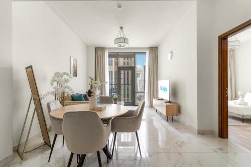 ALiving Luxury 1BR Apartment with City View I Amna Tower, Al Habtoor City in Dubai