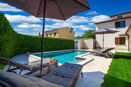 Holiday house Casa Mia with a private swimming pool in Barban