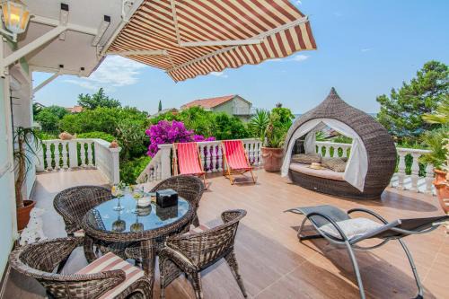 Rustical Vila VERDE with traditional Tavern & Pool