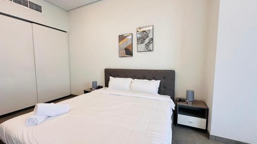 Upscale Studio Apartment Palm View with Big Balcony Free Parking by Belvilla in Dubai