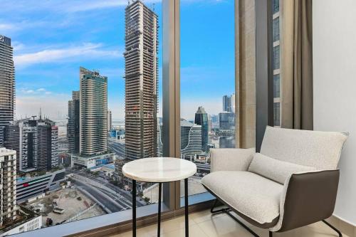 Skyline Views 2BR Near Burj Khalifa & Dubai Mall with Pool Access in Dubai