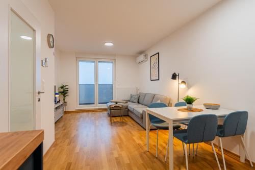Flex SelfCheckIns 138 - Zagreb - Bedroom - Parking - Loggia