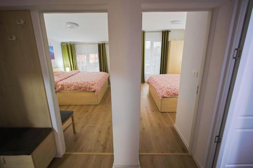 APARTAMENT DOMINA - self check-in,1 sau 2 dormitoare, oază de liniște, sentimentul de acasă in Sannicolau Mare