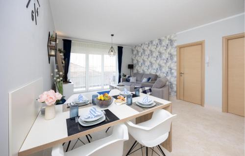 1 Bedroom Cozy Apartment In Seget Donji