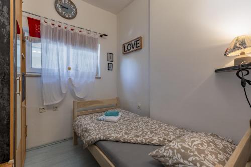 Cozy Home with Private Garden - Happy Rentals