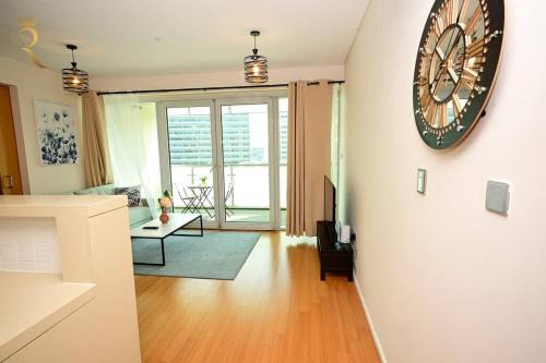 Stylish 1BR Retreat - Al Muneera Stay in Abu Dhabi