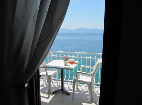 Apartments and rooms with a swimming pool Brist, Makarska - 15620 in Brist