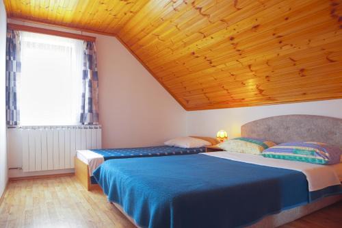 Apartments and rooms with parking space Smoljanac, Plitvice - 14023 in Smoljanac