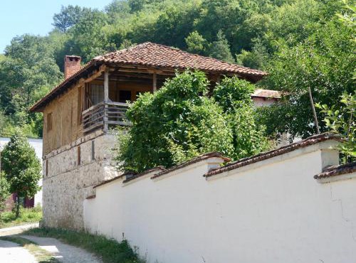 Hangjik (Little Inn) in Hani i Elezit
