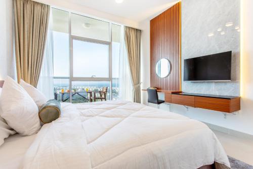 Live in the middle of Lagoons and Sea by Rakvista in Ras al Khaimah