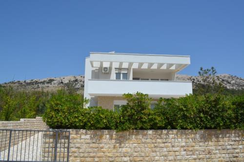 Villa Antea - modern house with pool in Pag