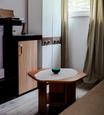 Apartments Anra in Trn