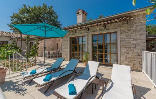 Family Villa Lipica with private pool and jacuzzi